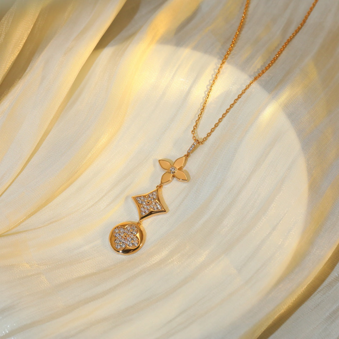 [Royal Jewellery]STAR AND SUN DIAMOND PINK GOLD NECKLACE