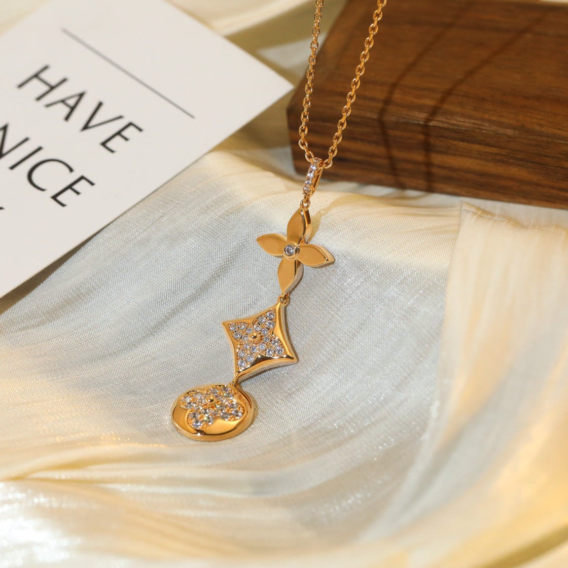 [Royal Jewellery]STAR AND SUN DIAMOND PINK GOLD NECKLACE