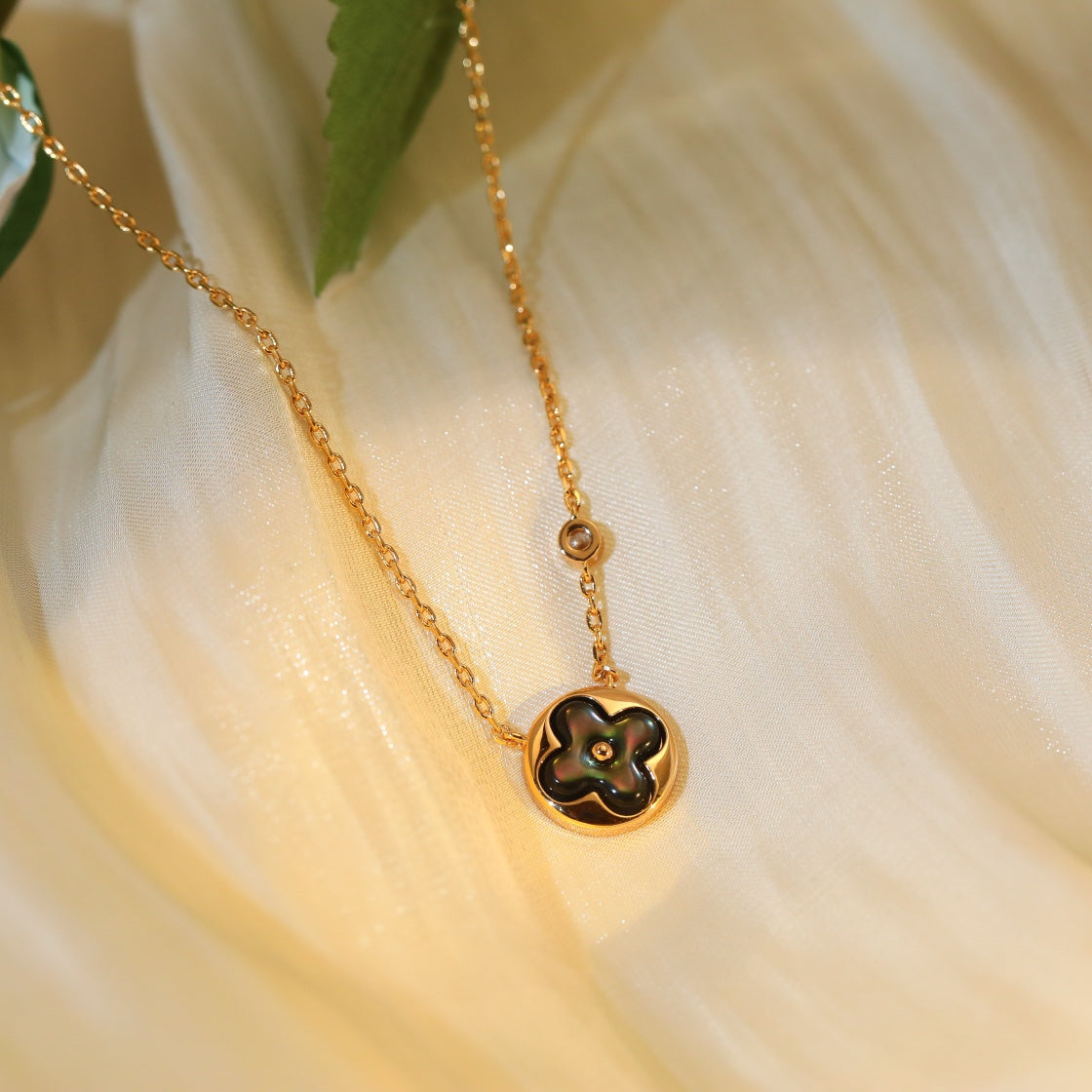 [Royal Jewellery]SUN PEDANT PINK GOLD 1 DIAMOND NECKLACE