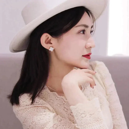 [Royal Jewellery]CLOVER MEDIUM 1 MOTIFS  WHITE MOP STUD EARRINGS