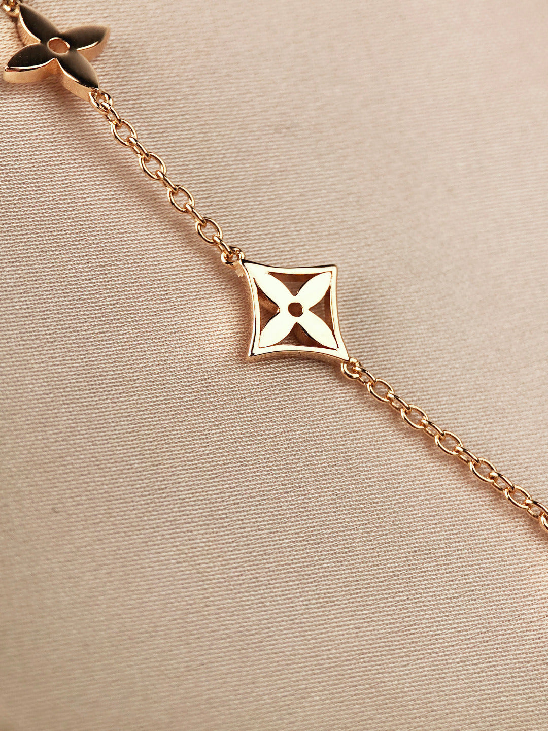 [Royal Jewellery]STAR AND SUN 7 MOTIFS GOLD BRACELET