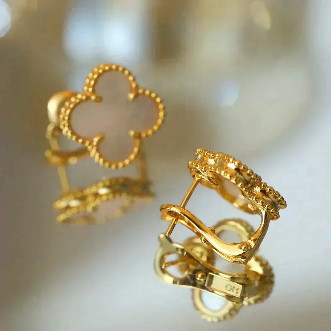 [Royal Jewellery]CLOVER MEDIUM 1 MOTIFS  WHITE MOP STUD EARRINGS