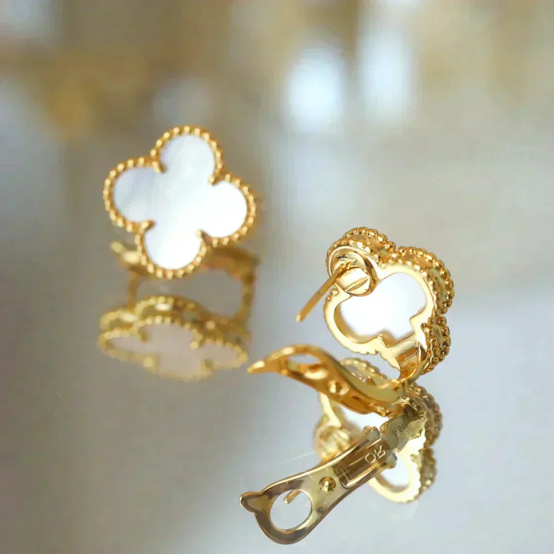 [Royal Jewellery]CLOVER MEDIUM 1 MOTIFS  WHITE MOP STUD EARRINGS