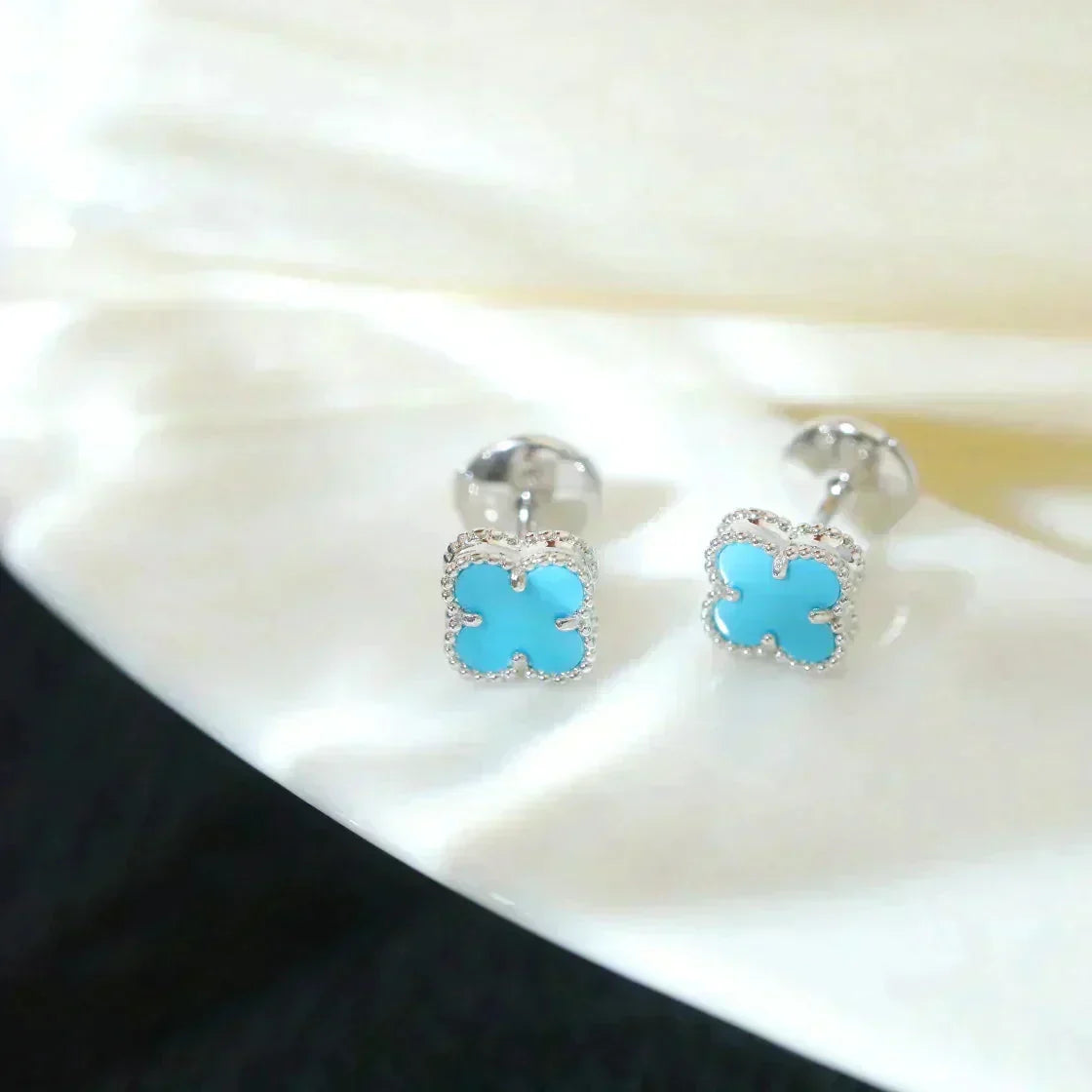 [Royal Jewellery]CLOVER MINI 9.5MM ONYX STUD EARRINGS SILVER