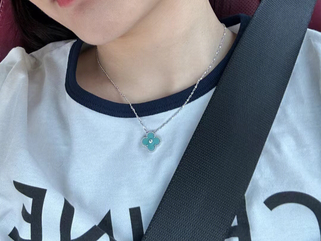 [Royal Jewellery]CLOVER 1 DIAMOND LIGHT BLUE SILVER NECKLACE