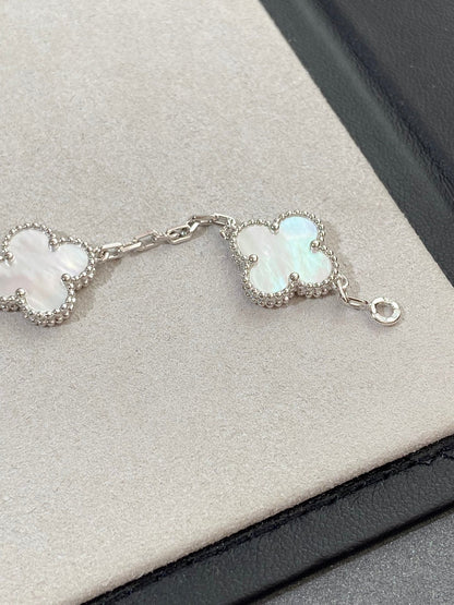 [Royal Jewellery]CLOVER WHITE PEARL MOP 5 MOTIF BRACELET COLLECTION