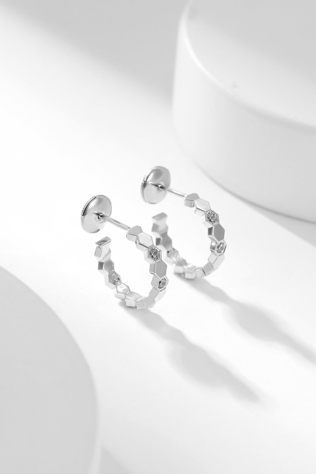 [Royal Jewellery]BEE LOVE DIAMOND HOOP EARRINGS