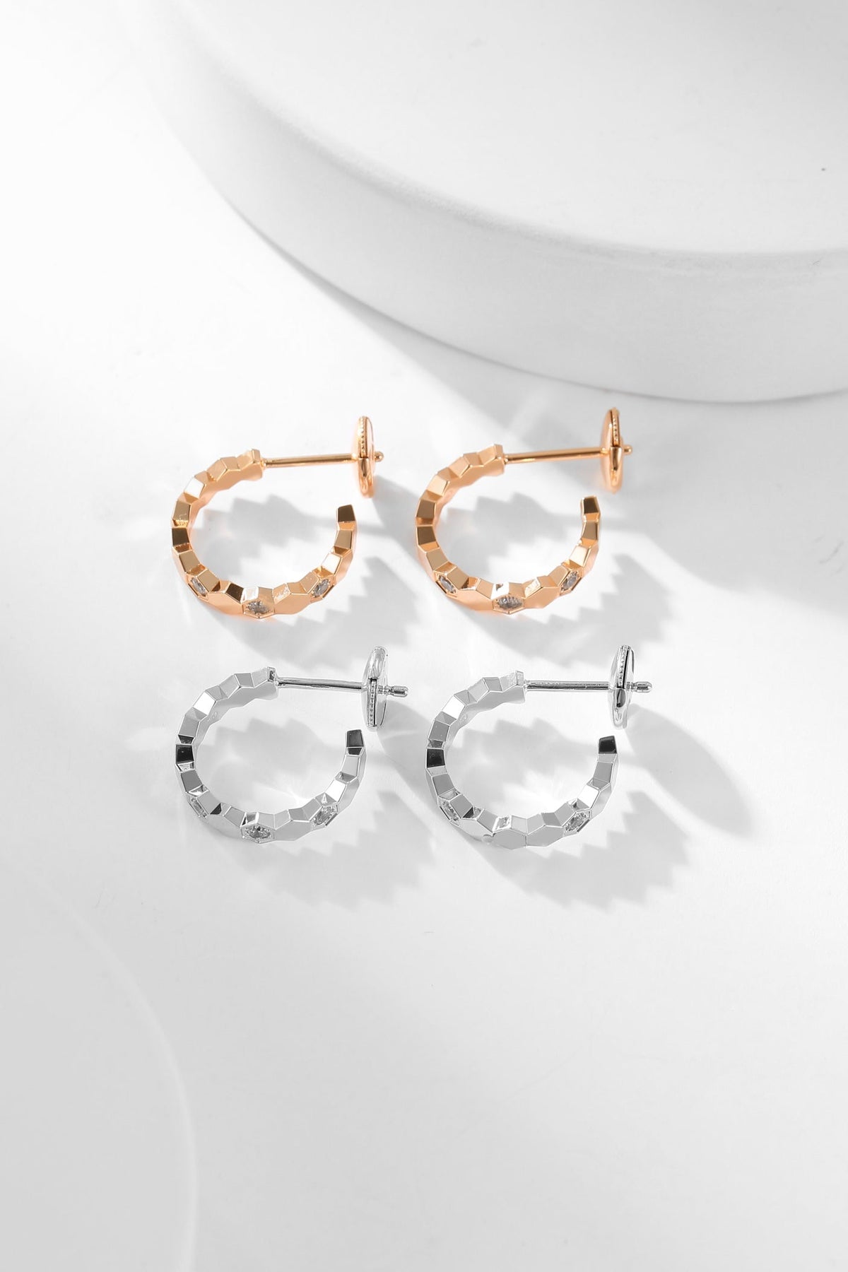 [Royal Jewellery]BEE LOVE DIAMOND HOOP EARRINGS