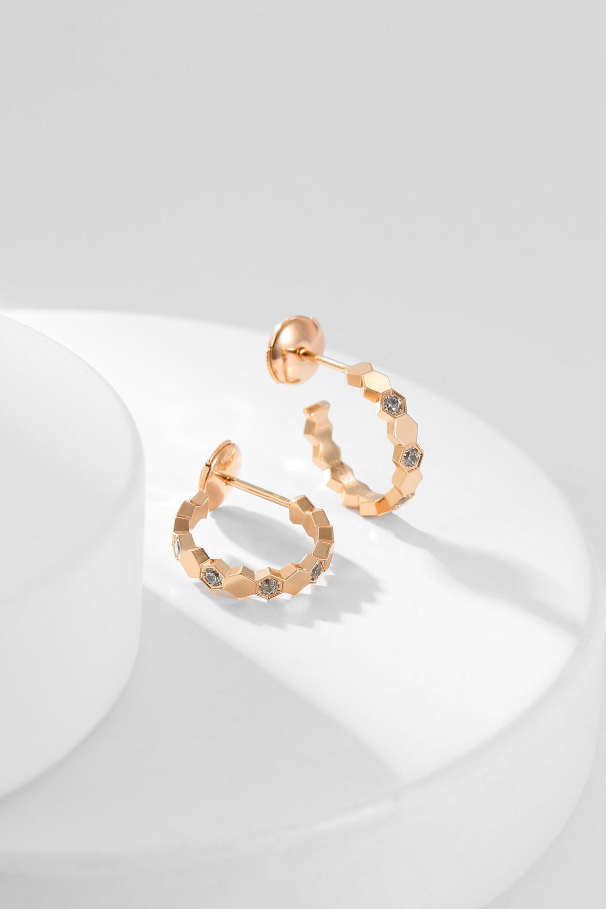 [Royal Jewellery]BEE LOVE DIAMOND HOOP EARRINGS