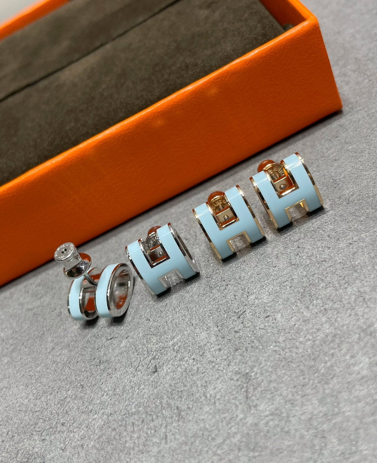 [Royal Jewellery]POP H SKY BLUE STUD EARRINGS