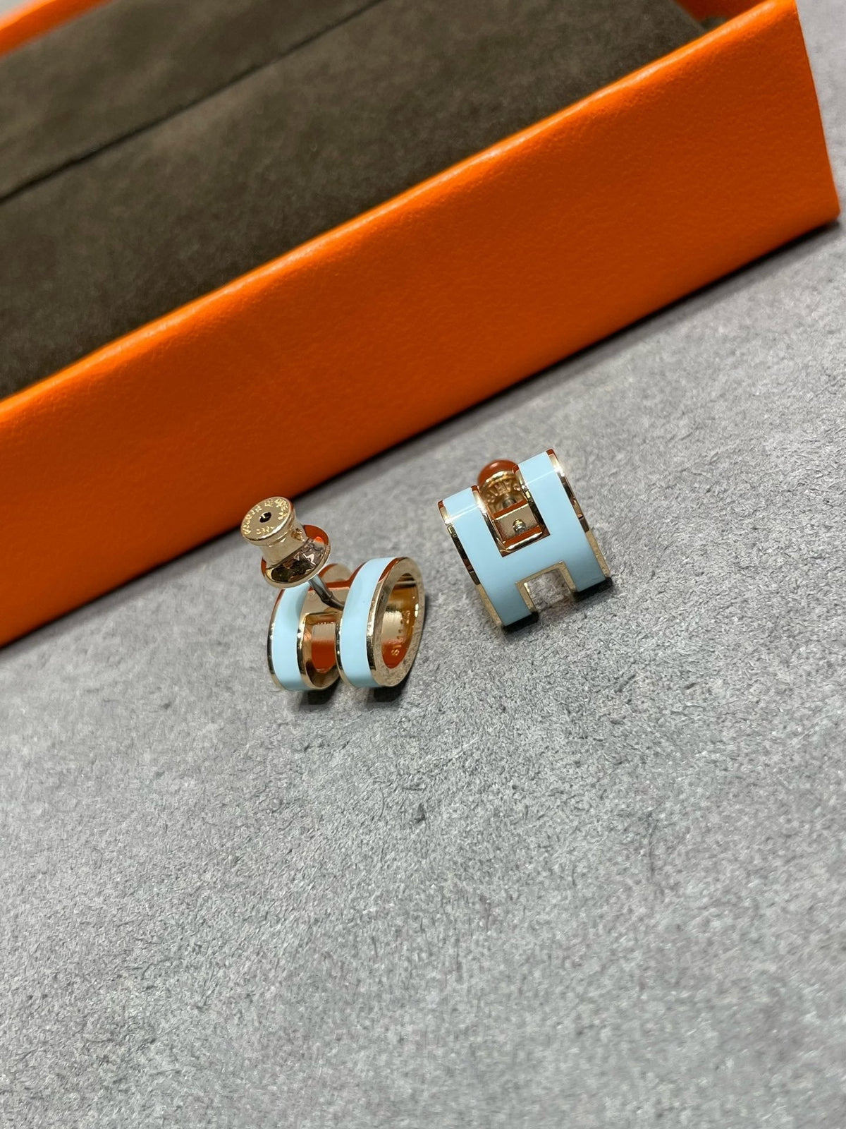 [Royal Jewellery]POP H SKY BLUE STUD EARRINGS