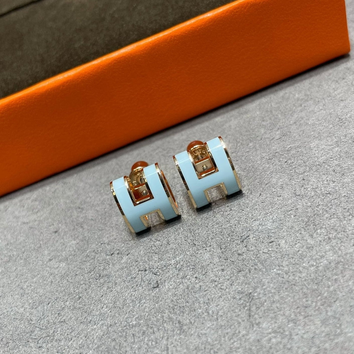 [Royal Jewellery]POP H SKY BLUE STUD EARRINGS