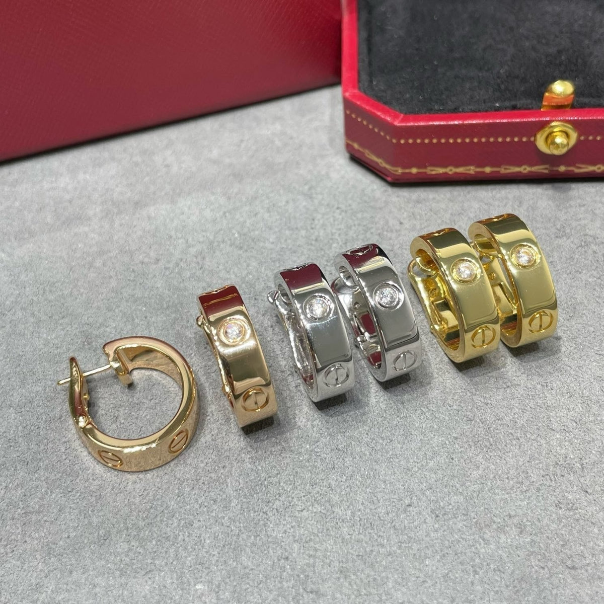 [Royal Jewellery]LOVE 5.5MM 1 DIAMOND EARRINGS