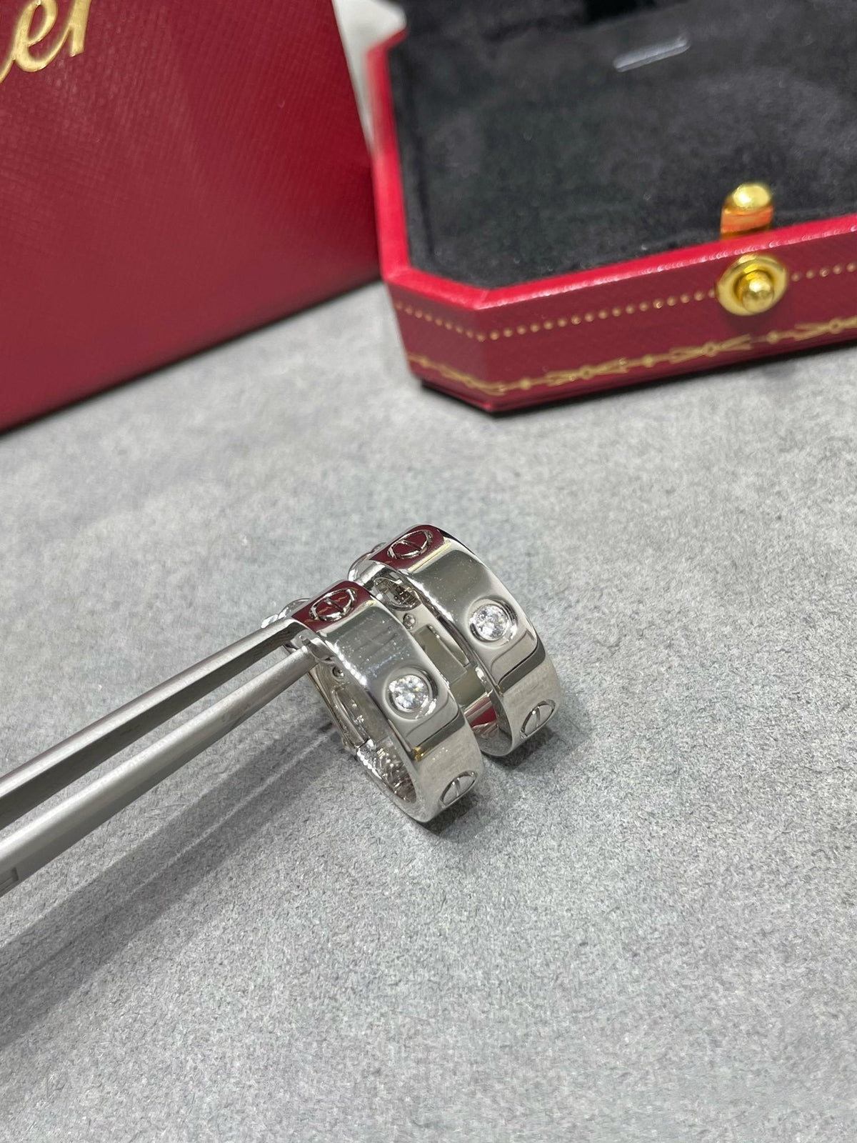 [Royal Jewellery]LOVE 5.5MM 1 DIAMOND EARRINGS