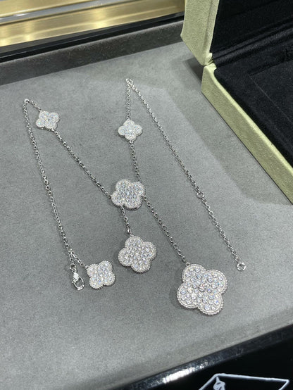 [Royal Jewellery]CLOVER 6 MOTIF DIAMOND PAVED NECKLACE