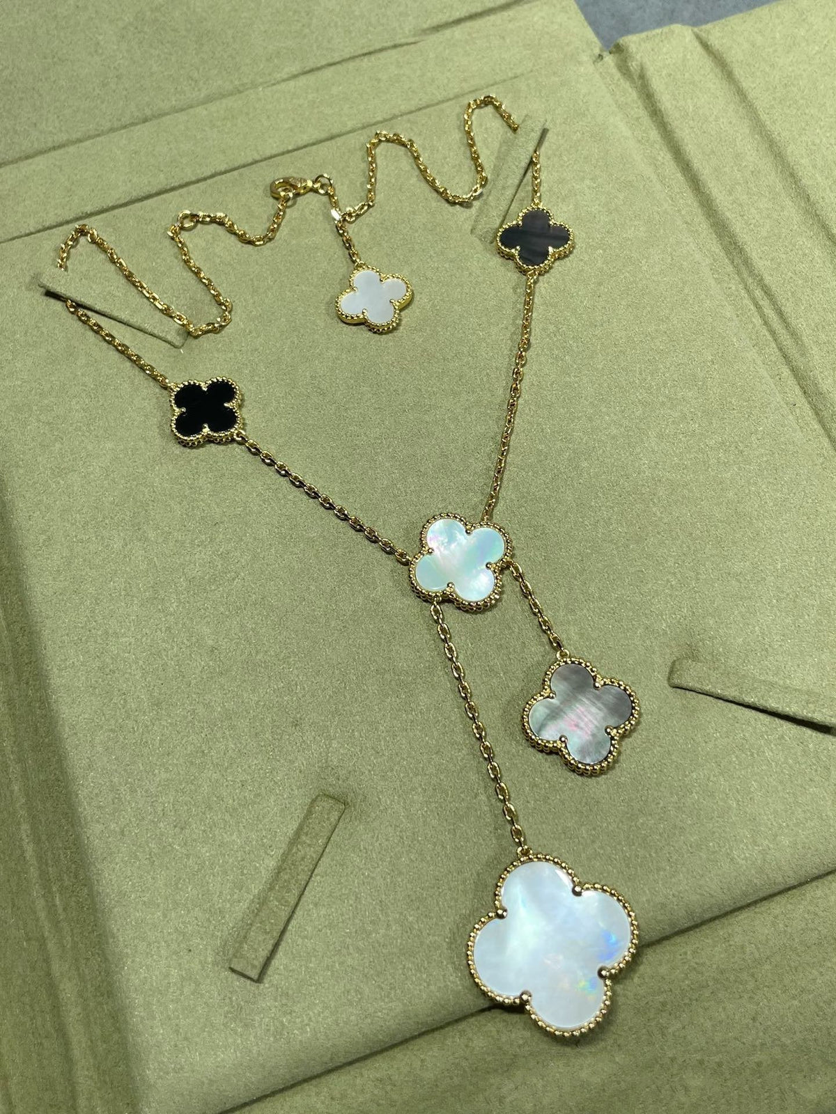 [Royal Jewellery]CLOVER 6 MOTIF MOP ONYX GOLD NECKLACE