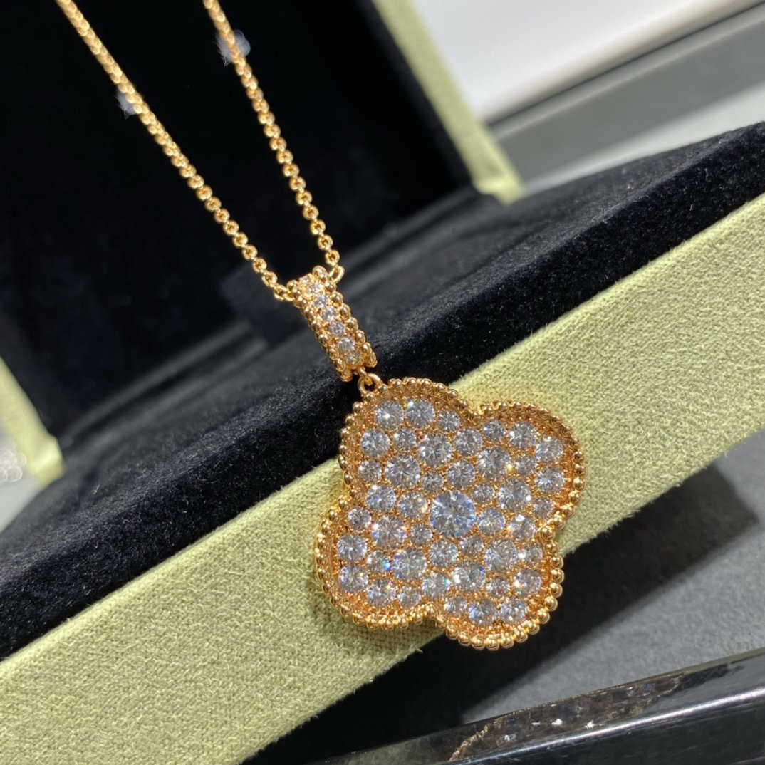 [Royal Jewellery]CLOVER 25MM LARGE PEDANT DIAMOND PAVED LONG NECKLACE