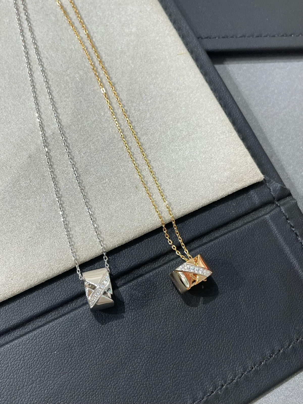 [Royal Jewellery]LIENS EVIDENCE DIAMOND NECKLACE