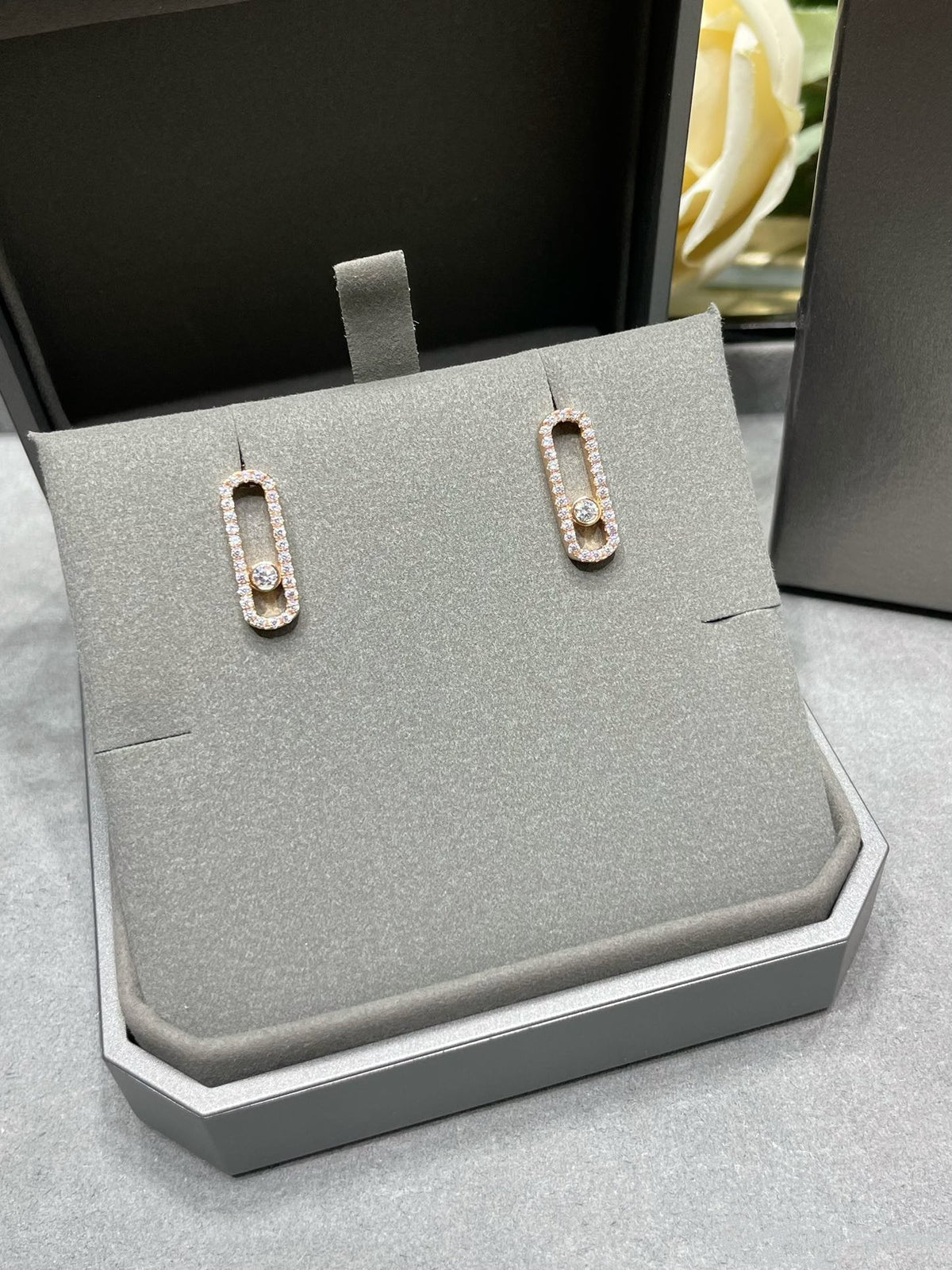 [Royal]MOVE UNO STUD DIAMOND PAVED EARRINGS