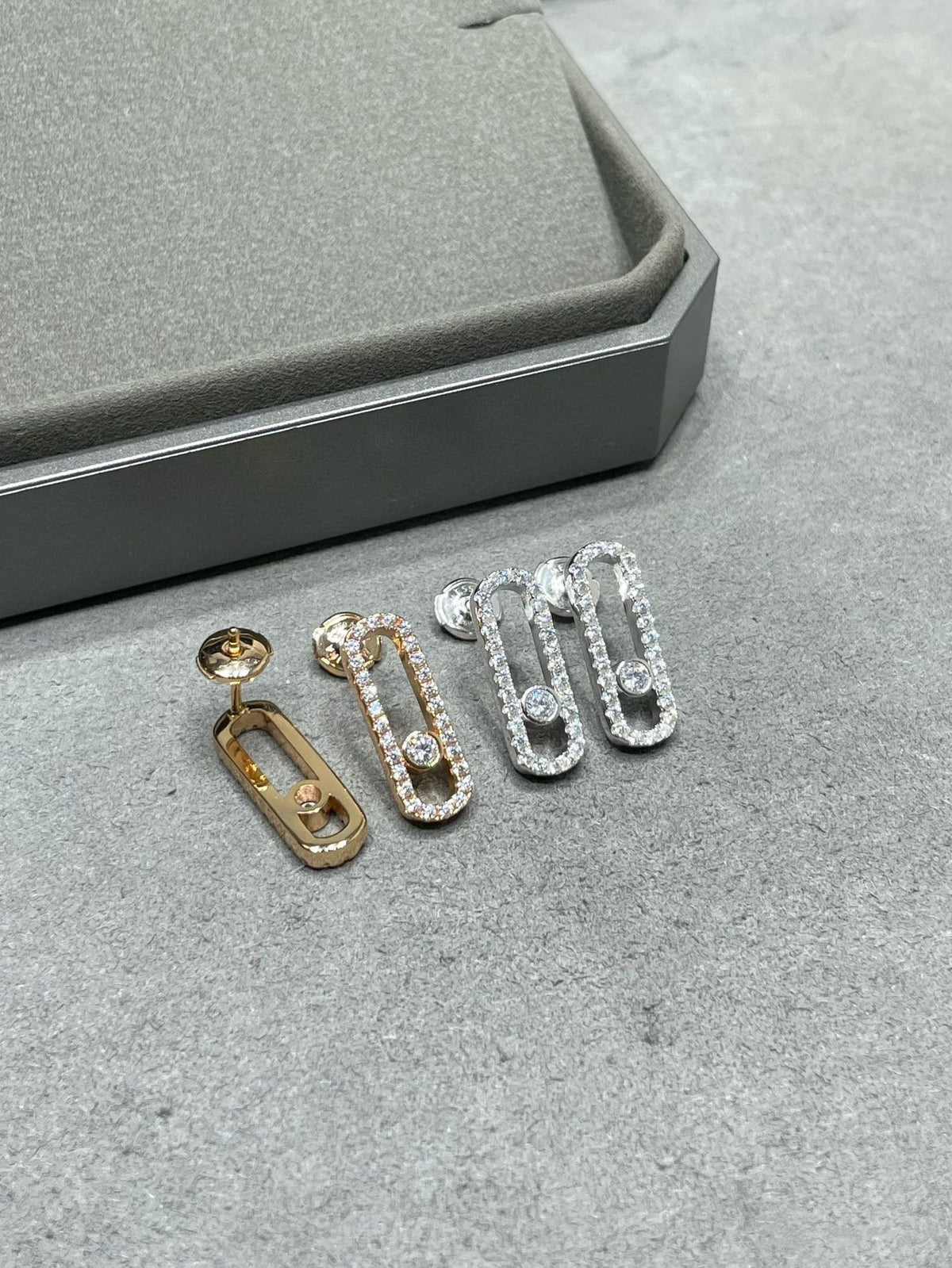 [Royal]MOVE UNO STUD DIAMOND PAVED EARRINGS