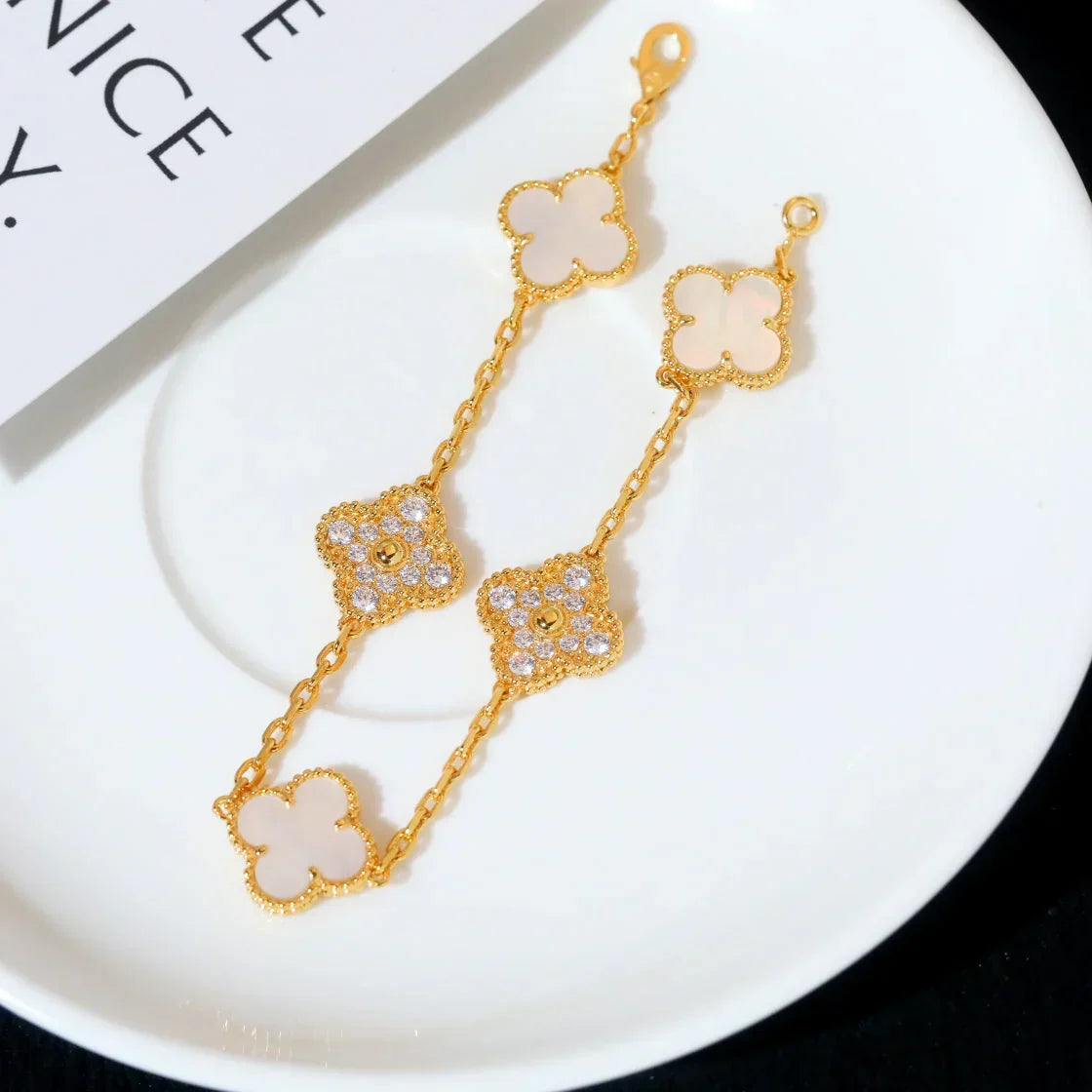 [Royal Jewellery]CLOVER WHITE PEARL MOP 5 MOTIF BRACELET COLLECTION
