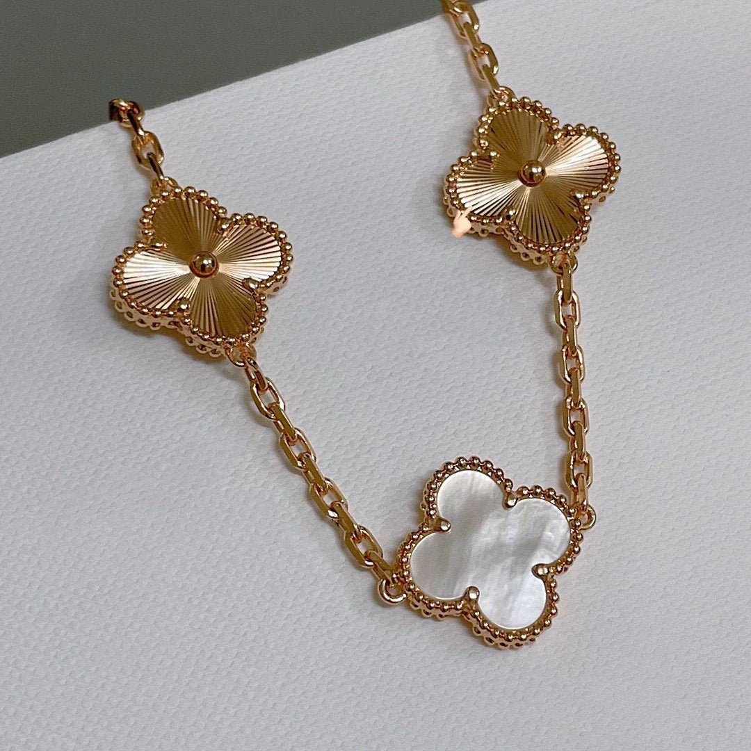 [Royal Jewellery]CLOVER WHITE PEARL MOP 5 MOTIF BRACELET COLLECTION
