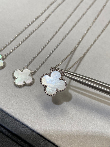 [Royal Jewellery]CLOVER MEDIUM SILVER WHITE MOP NECKLACE
