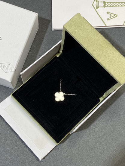 [Royal Jewellery]CLOVER MEDIUM SILVER WHITE MOP NECKLACE
