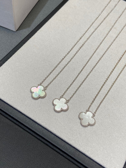 [Royal Jewellery]CLOVER MEDIUM SILVER WHITE MOP NECKLACE