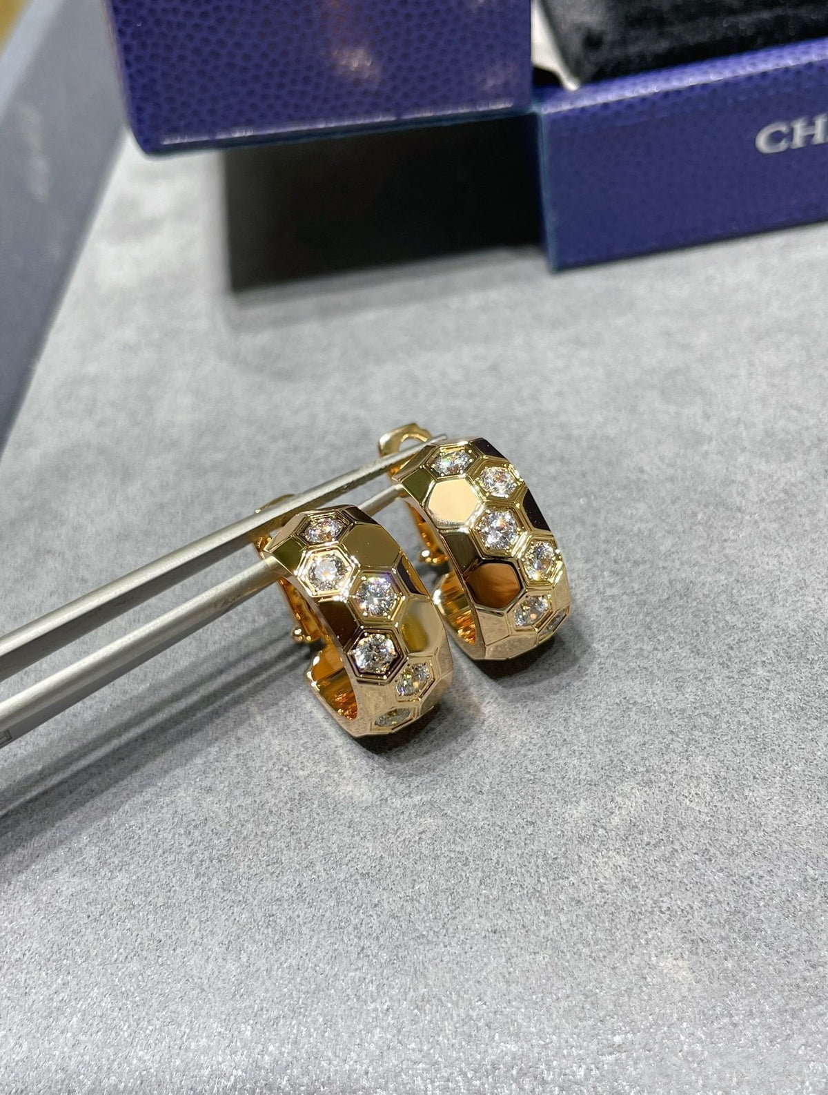 [Royal Jewellery]BEE LOVE DIAMOND HOOP EARRINGS