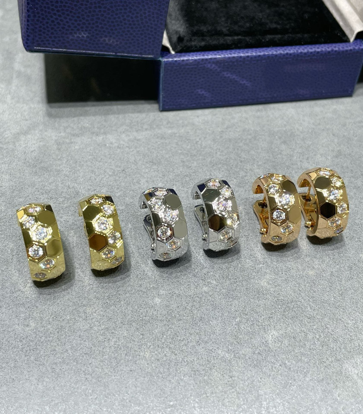 [Royal Jewellery]BEE LOVE DIAMOND HOOP EARRINGS