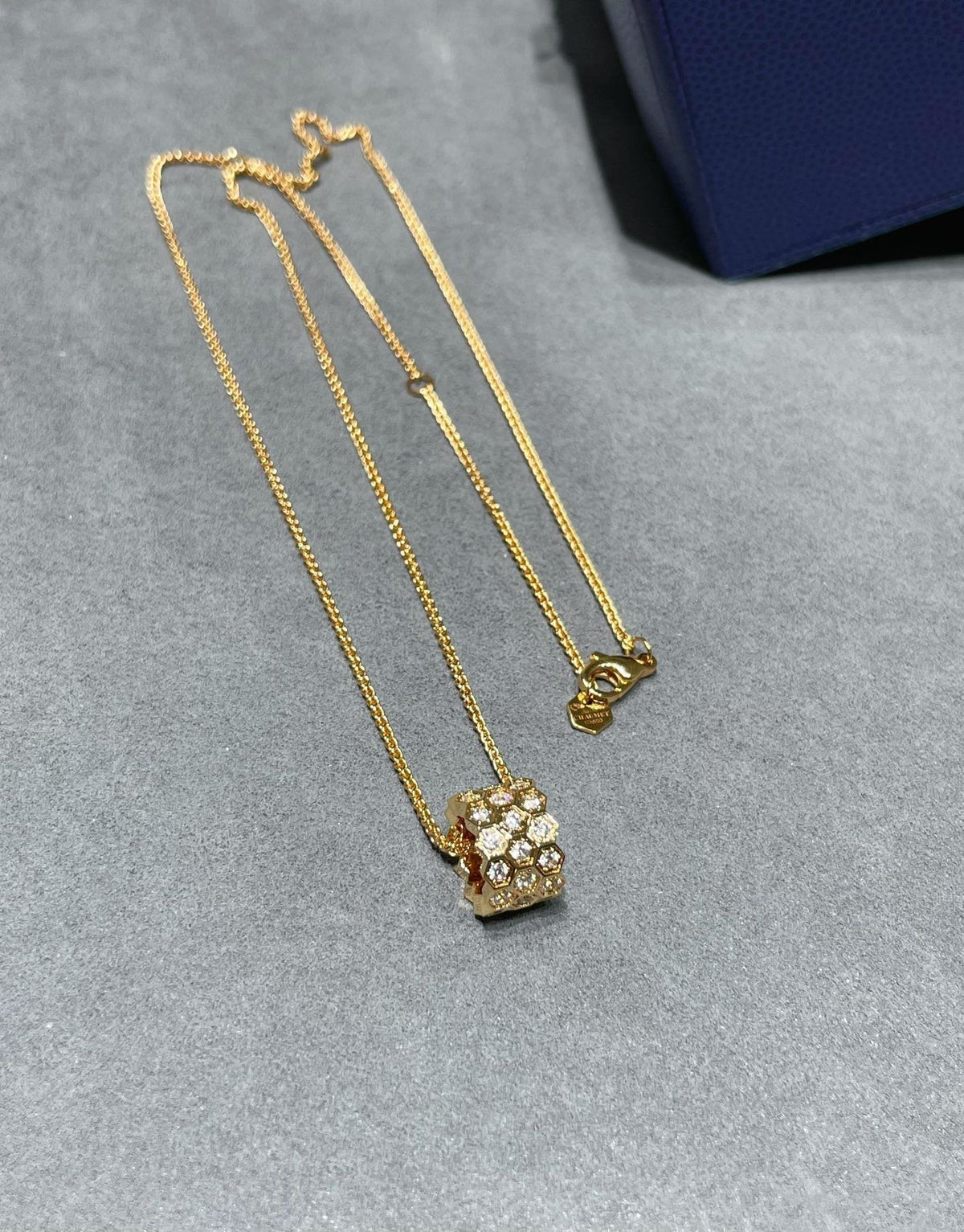 [Royal Jewellery]BEE LOVE DIAMOND PAVED 3 ROW NECKLACE