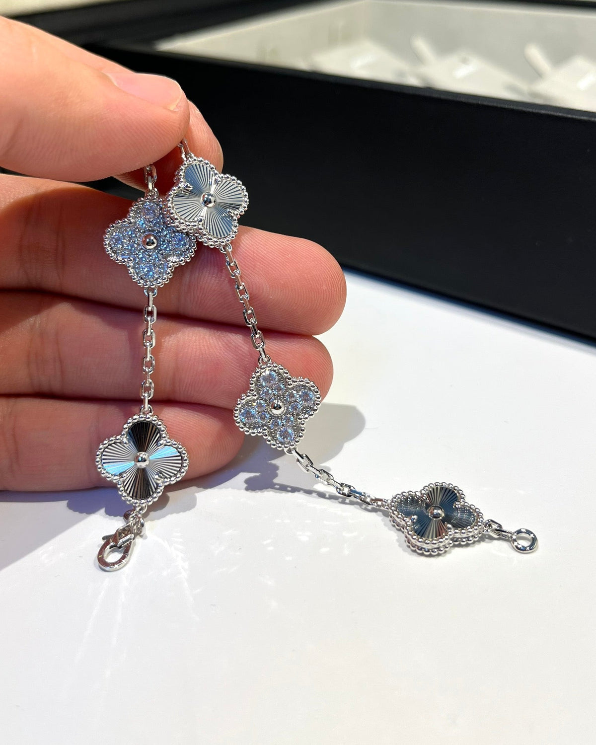[Royal Jewellery] CLOVER 5 MOTIF LASER BRACELET COLLECTION