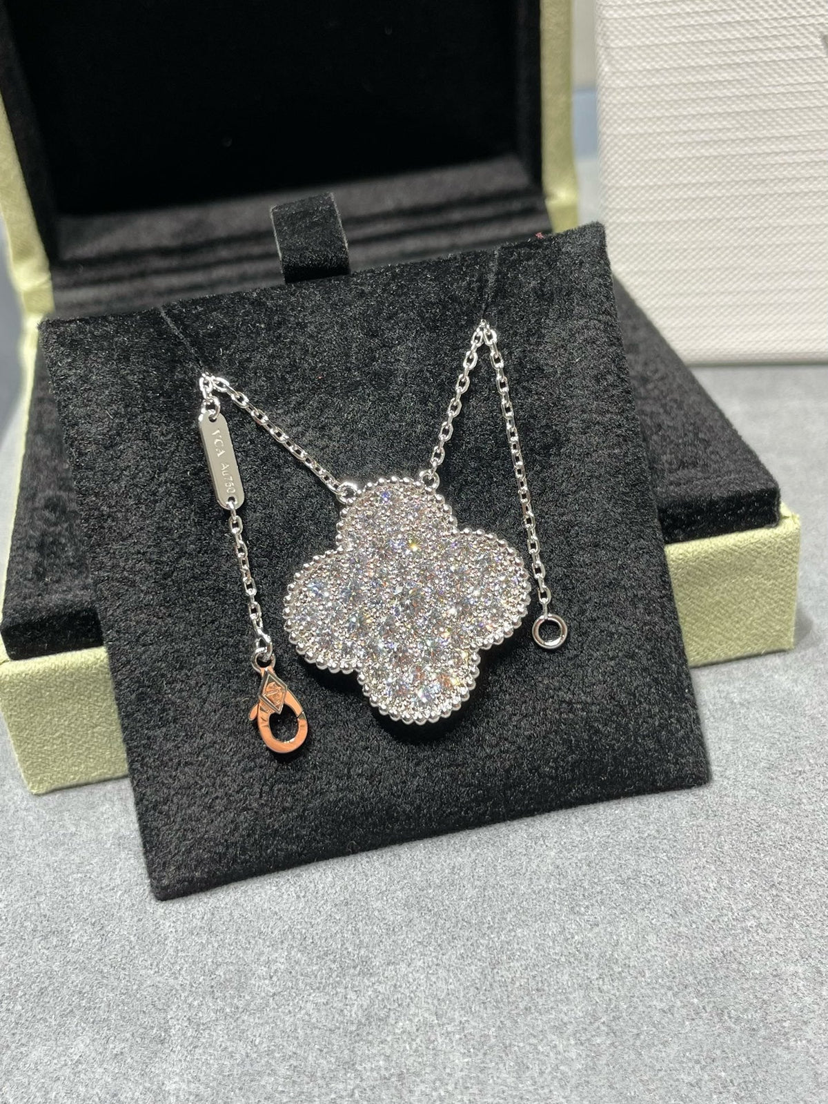 [Royal Jewellery]CLOVER 25MM LARGE PENDANT DIAMOND PAVED SILVER NECKLACE