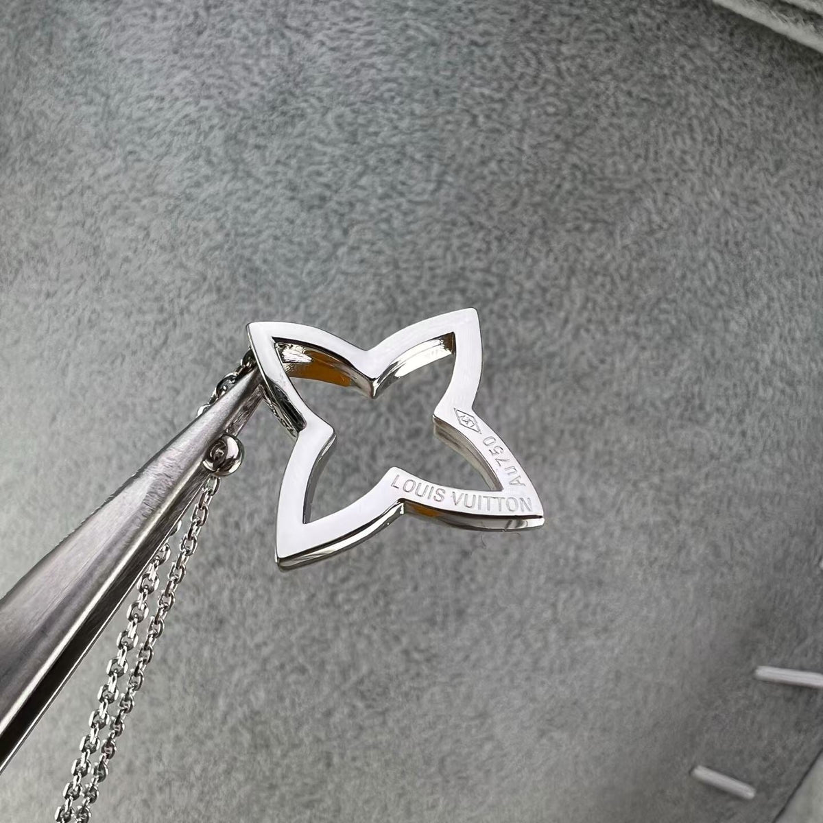 [Royal Jewellery]FOUR-LEAF CLOVER OPENWORK NECKLACE