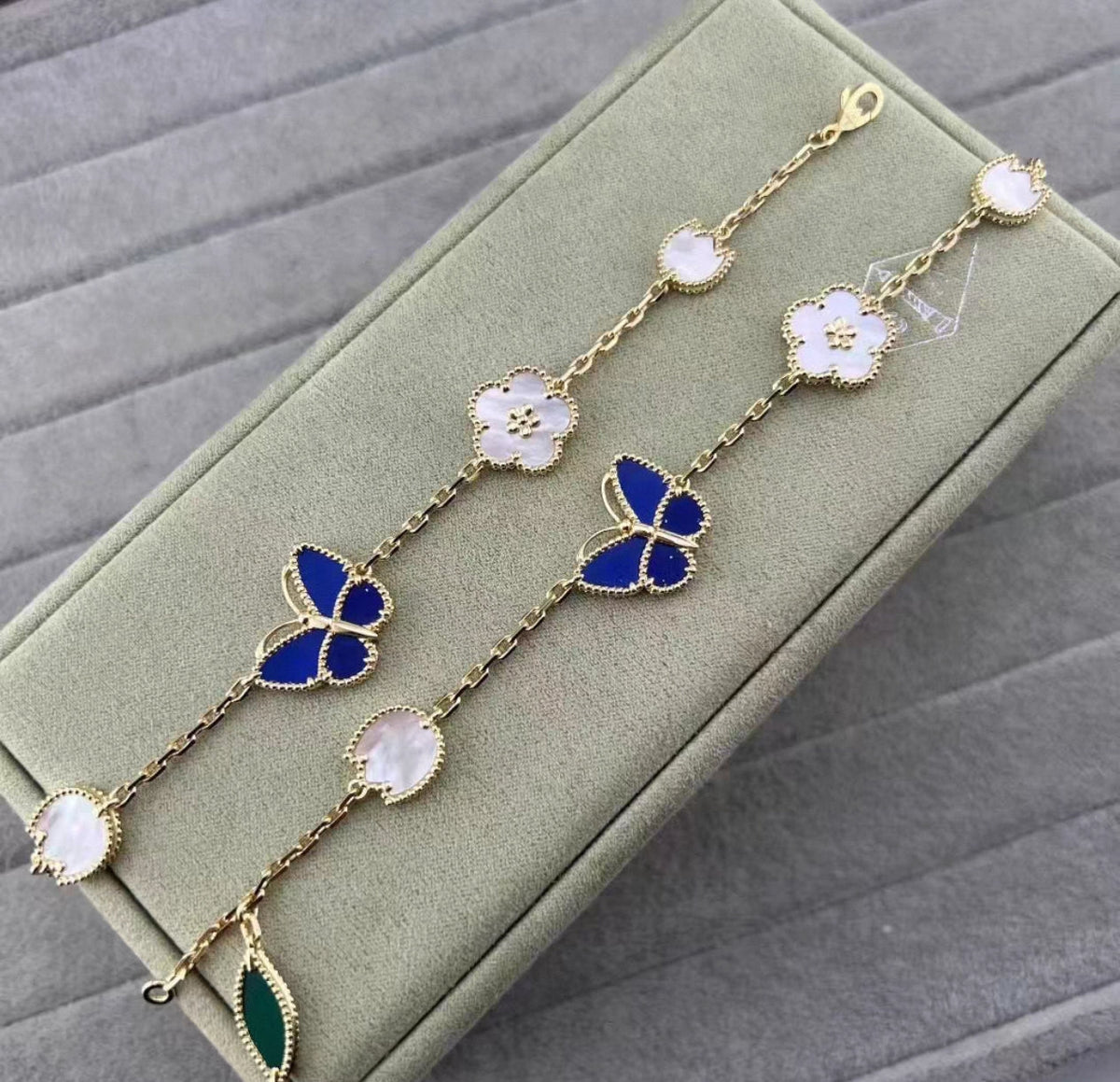 [Royal Jewellery ]LUCKY SPRING GOLD BLUESTONE WHITE MOTHER-OF-PEARL BRACELET