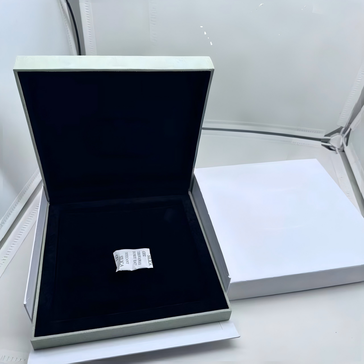 [Royal] VA CLOVER BOX GIFT BAG