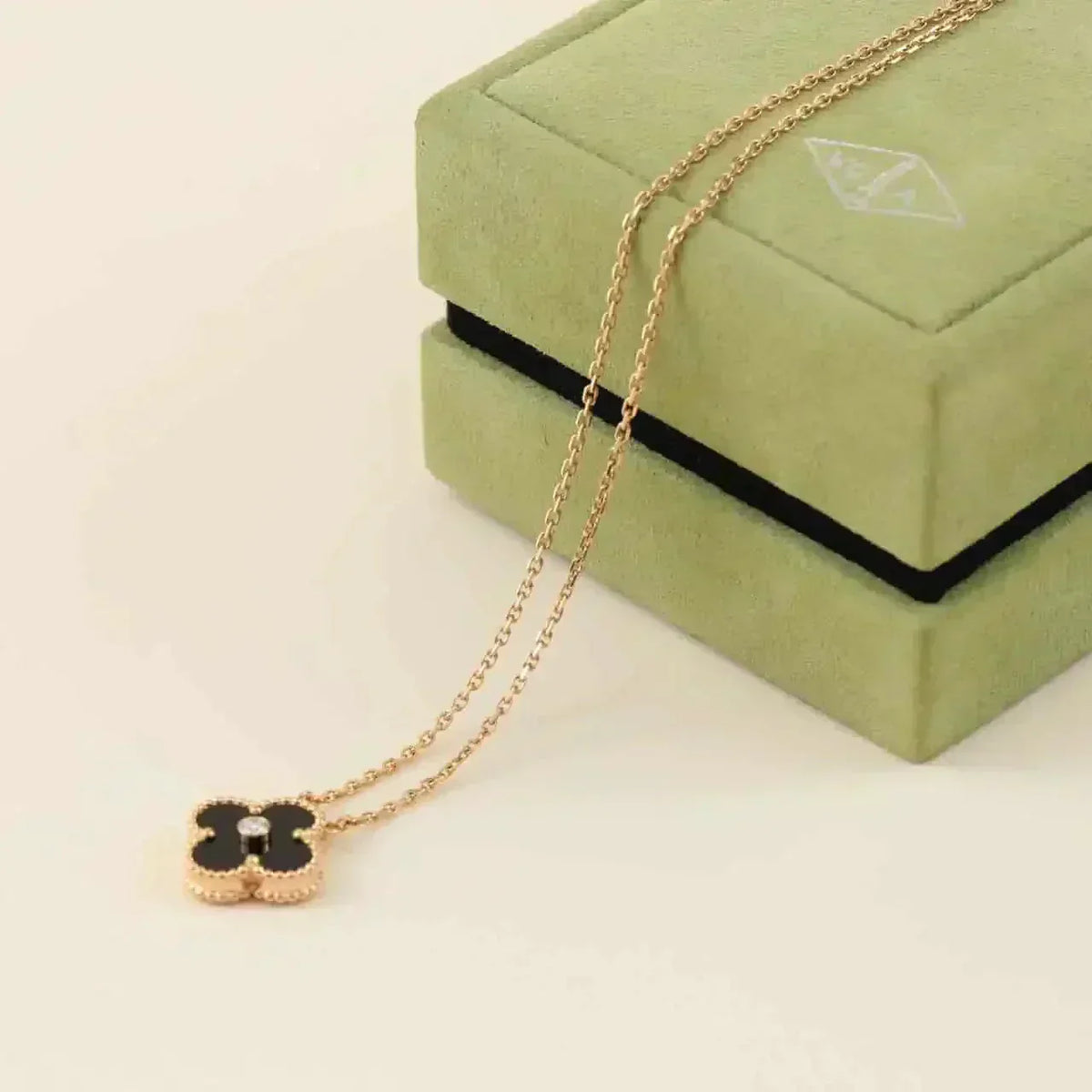 [Royal Jewellery]CLOVER 15MM DIAMOND ONYX NECKLACE