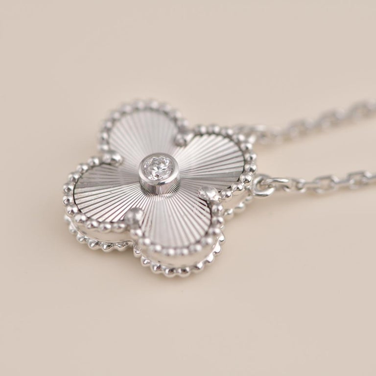 [Royal Jewellery]CLOVER  15MM DIAMOND LASER NECKLACE SILVER