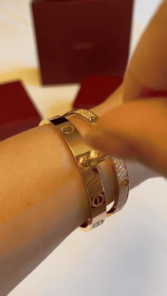 [Royal] LOVE  Classic & Diamond-Paved Bracelet Stack Set