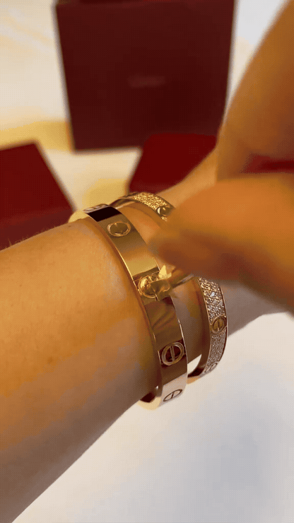 [Royal] LOVE  Classic & Diamond-Paved Bracelet Stack Set