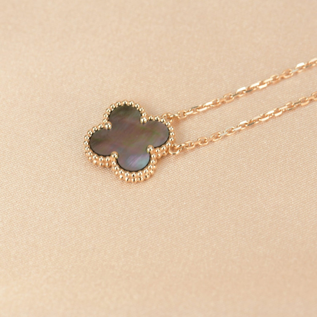 [Royal Jewellery]CLOVER 15MM  GRAY MOTHER OF PEARL NECKLACE