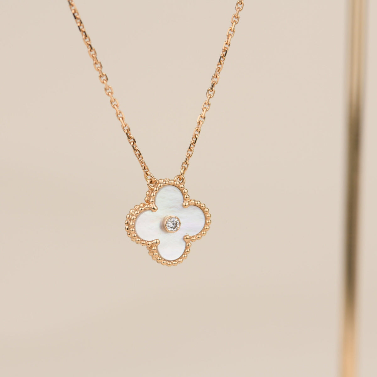 [Royal Jewellery]CLOVER 15MM DIAMOND WHITE FRITILLARIA NECKLACE