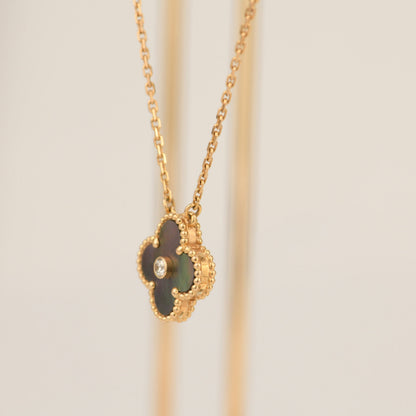 [Royal Jewellery]CLOVER 15MM DIAMOND AND MOTHER-OF-GREY NECKLACE