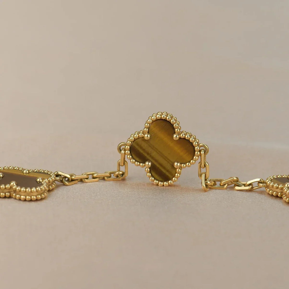 [Royal Jewellery] CLOVER 5 MOTIFS TIGER EYE BRACELET COLLECTION