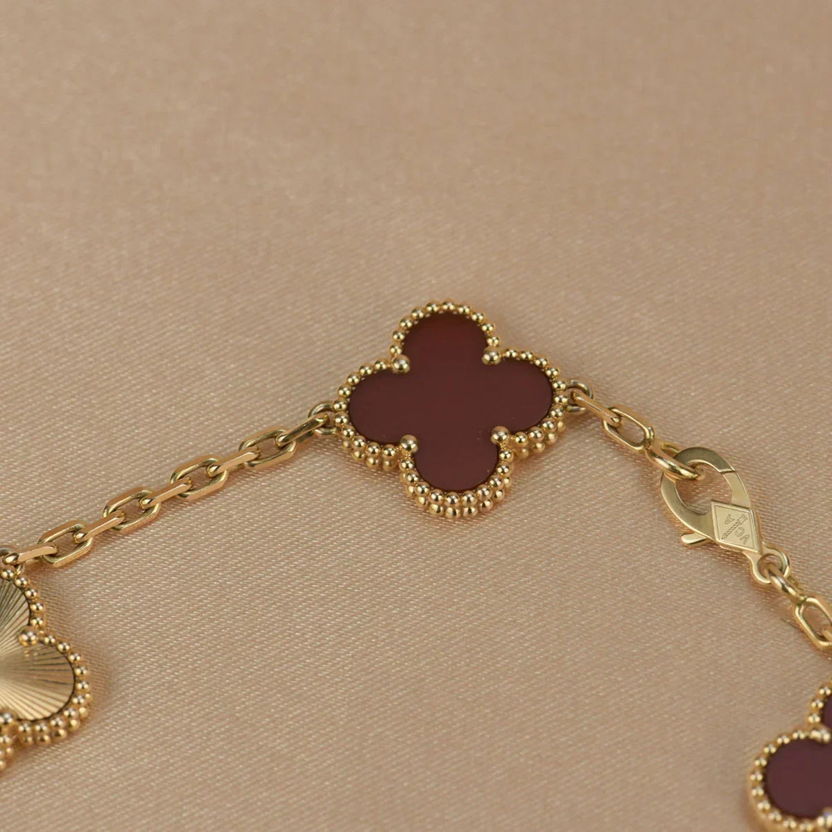 [Royal Jewellery] CLOVER 5 MOTIF RED CORNELIAN BRACELET COLLECTION