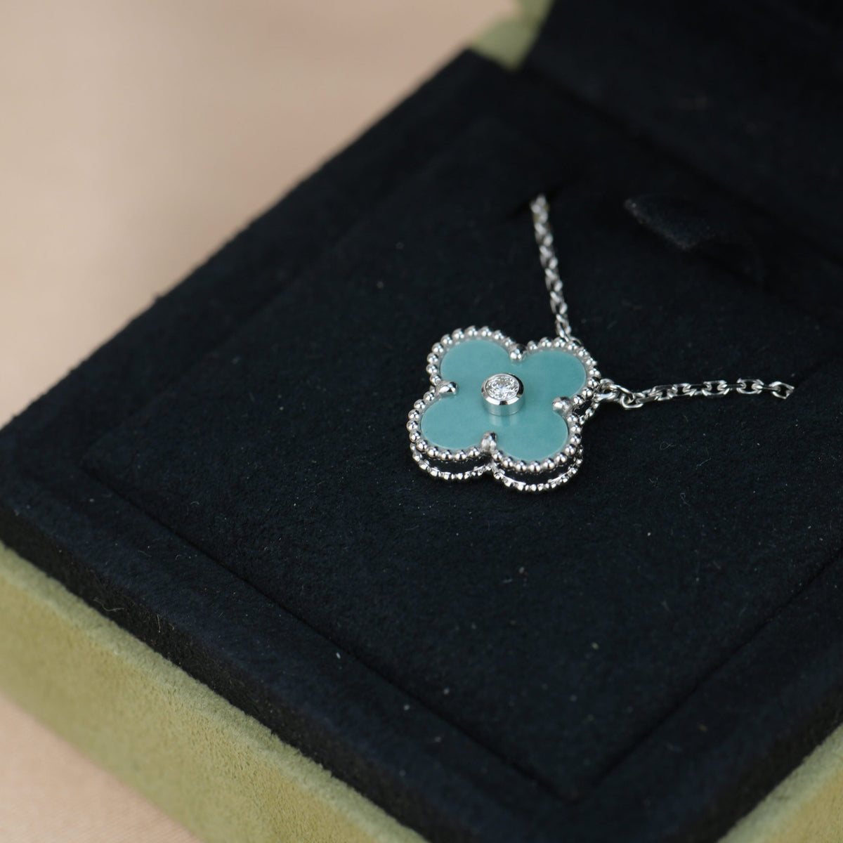[Royal Jewellery]CLOVER 15MM DIAMOND SVRES PORCELAIN  NECKLACE SILVER