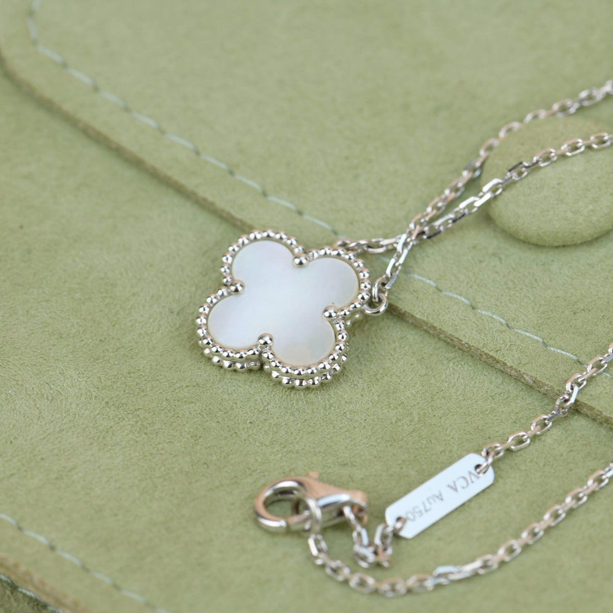 [Royal Jewellery]CLOVER  15MM WHITE MOTHER-OF-PEARL SILVER