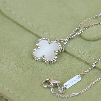 [Royal Jewellery]CLOVER  15MM WHITE MOTHER-OF-PEARL SILVER