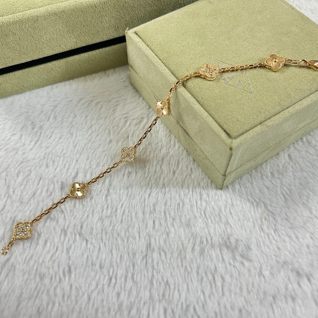 [Royal Jewellery]CLOVER 6 MOTIF DIAMOND LASER BRACELET
